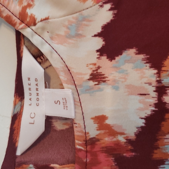 Lauren Conrad: Small, maroon &patterned, long sleeve shirt. Like New. - Picture 2 of 7